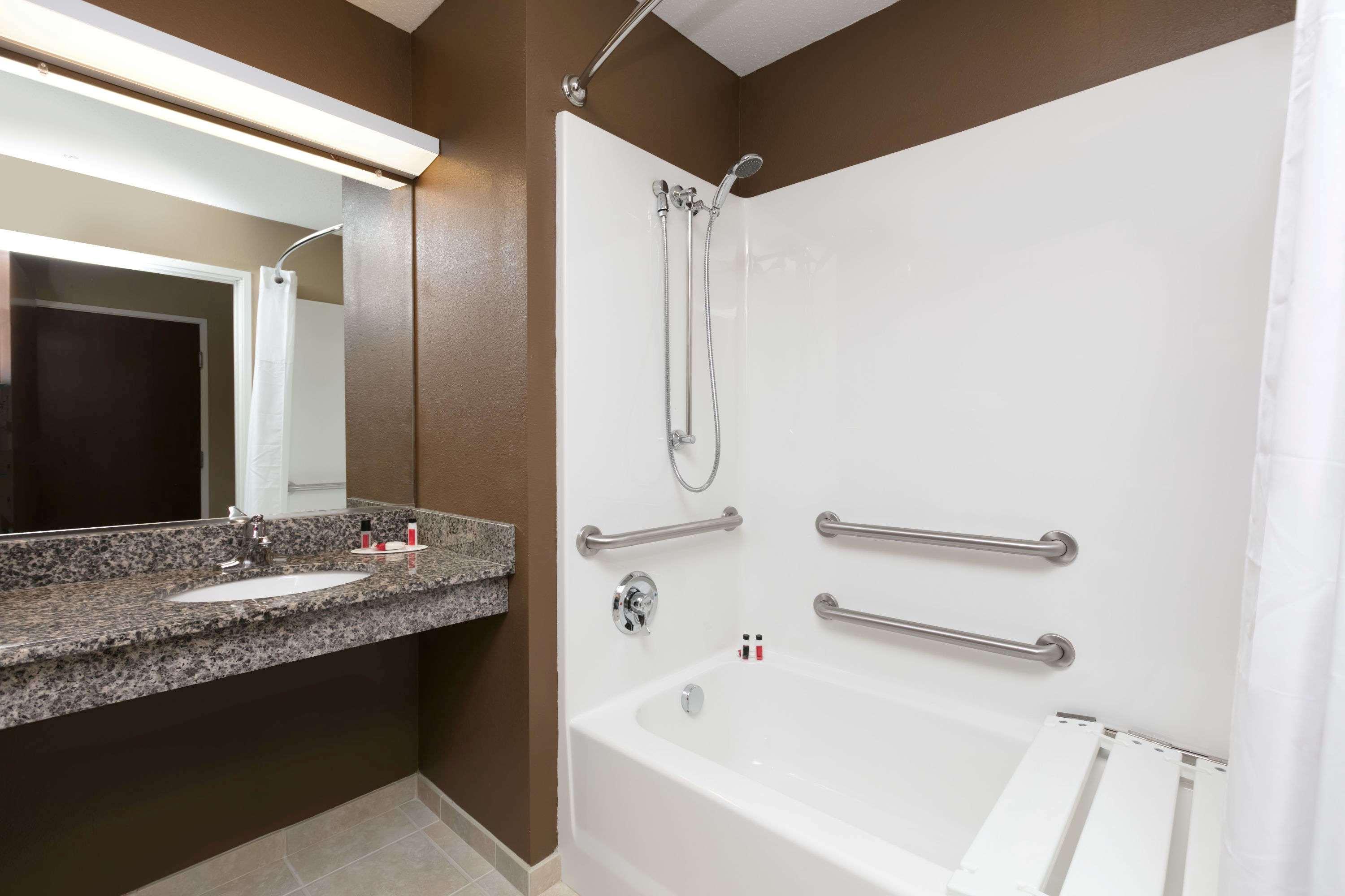 Sleep Inn & Suites Steubenville At The University Екстер'єр фото