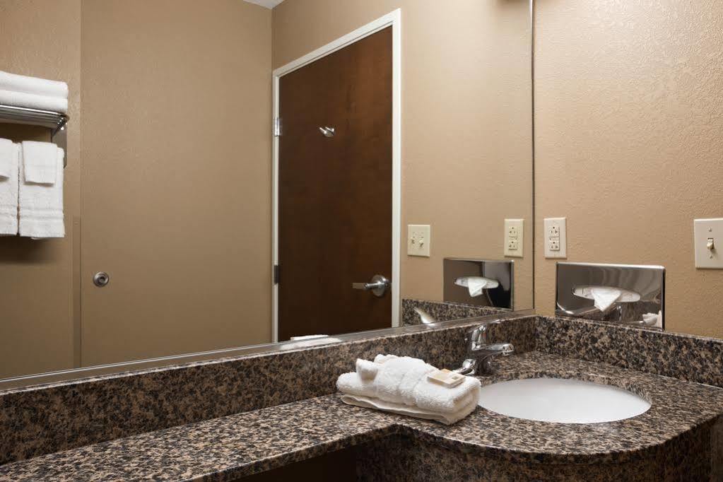 Sleep Inn & Suites Steubenville At The University Екстер'єр фото